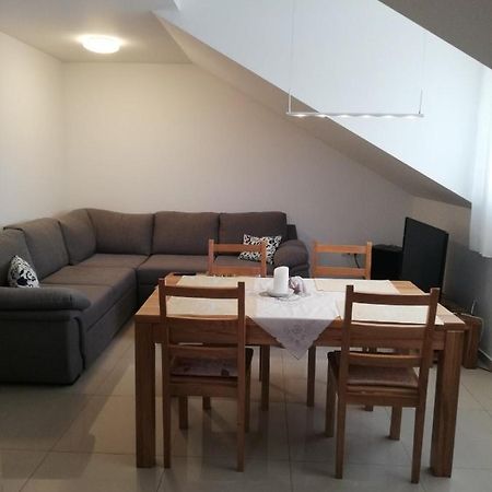 Slavuj Apartment โนวีซาด ภายนอก รูปภาพ