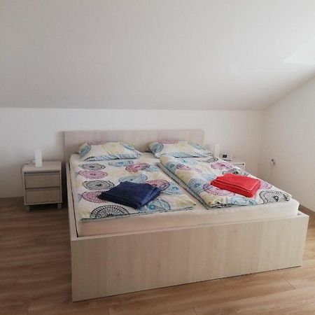 Slavuj Apartment โนวีซาด ภายนอก รูปภาพ