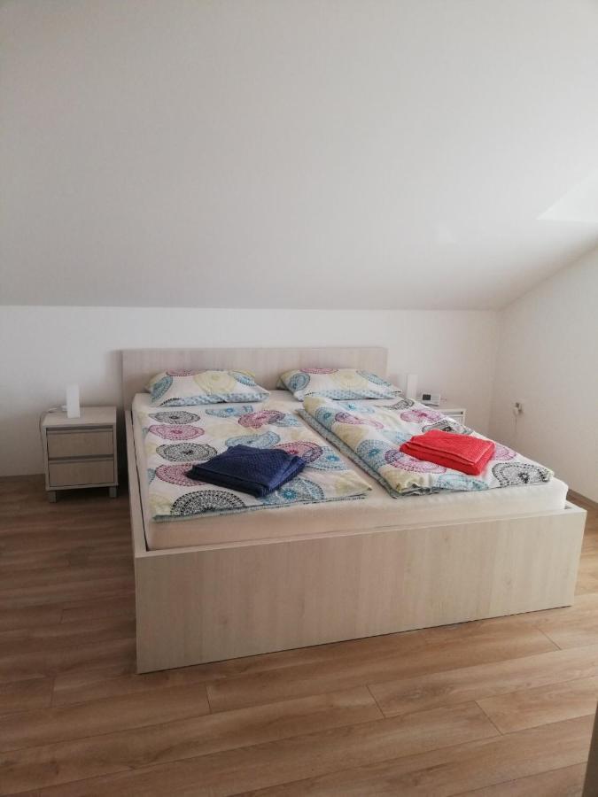 Slavuj Apartment โนวีซาด ภายนอก รูปภาพ